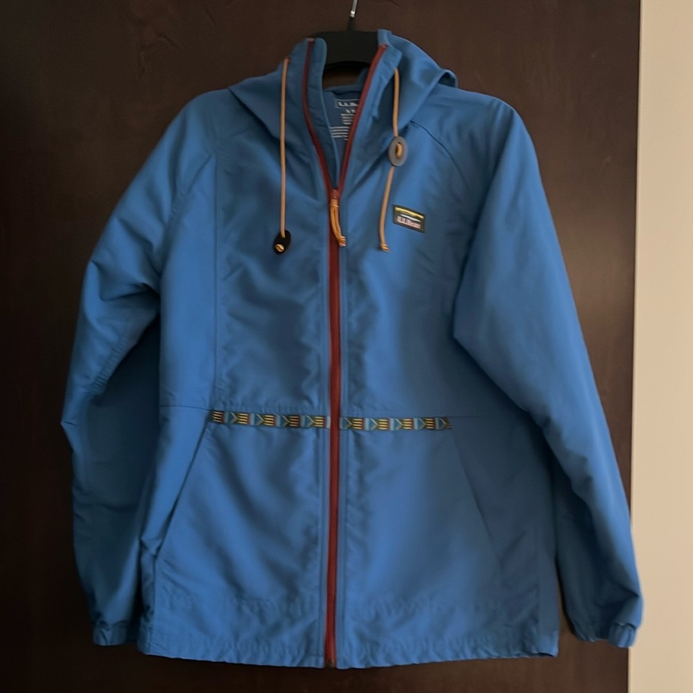 Mens Size Small L.L. Bean Blue Hooded Jacket with Red Accents